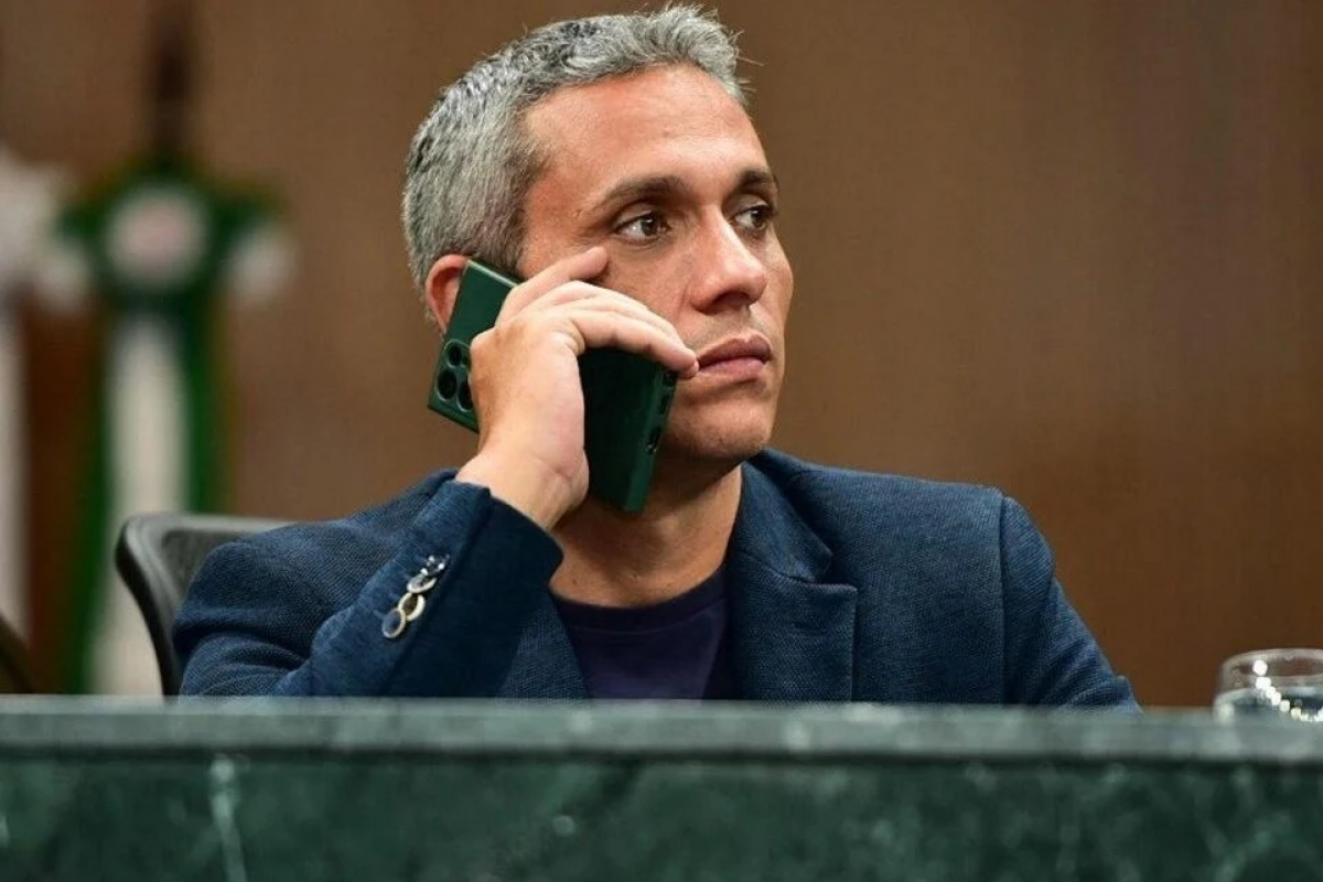 Novo admite abertura a Gayer, mas afasta negociação para 2026