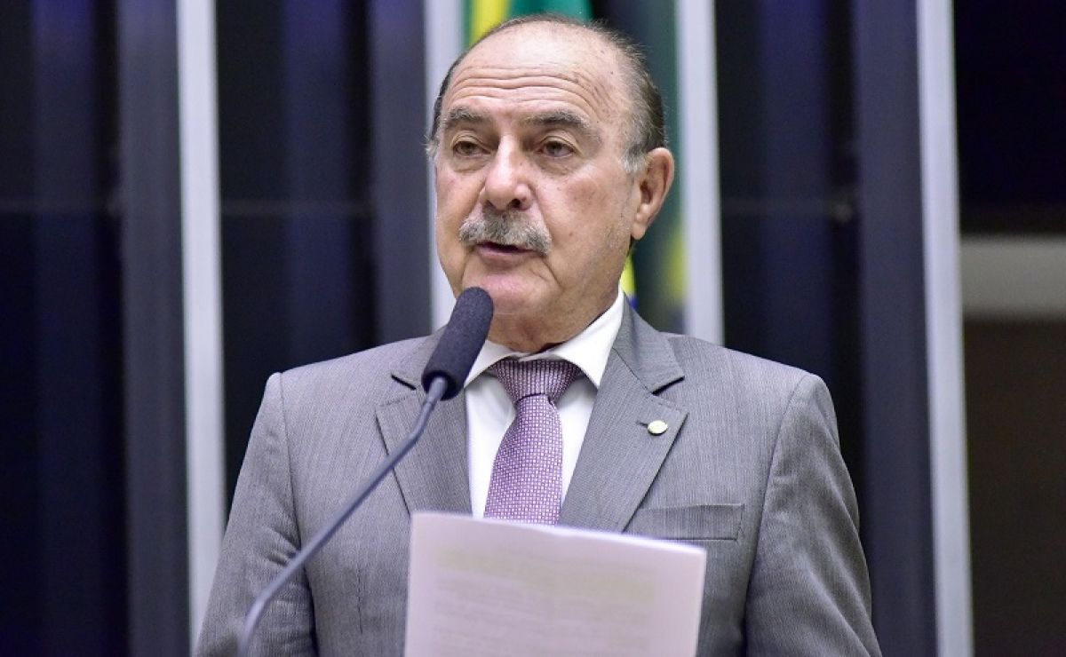 Zacharias Calil critica pacote fiscal e alerta para impacto em pacientes com doenças raras