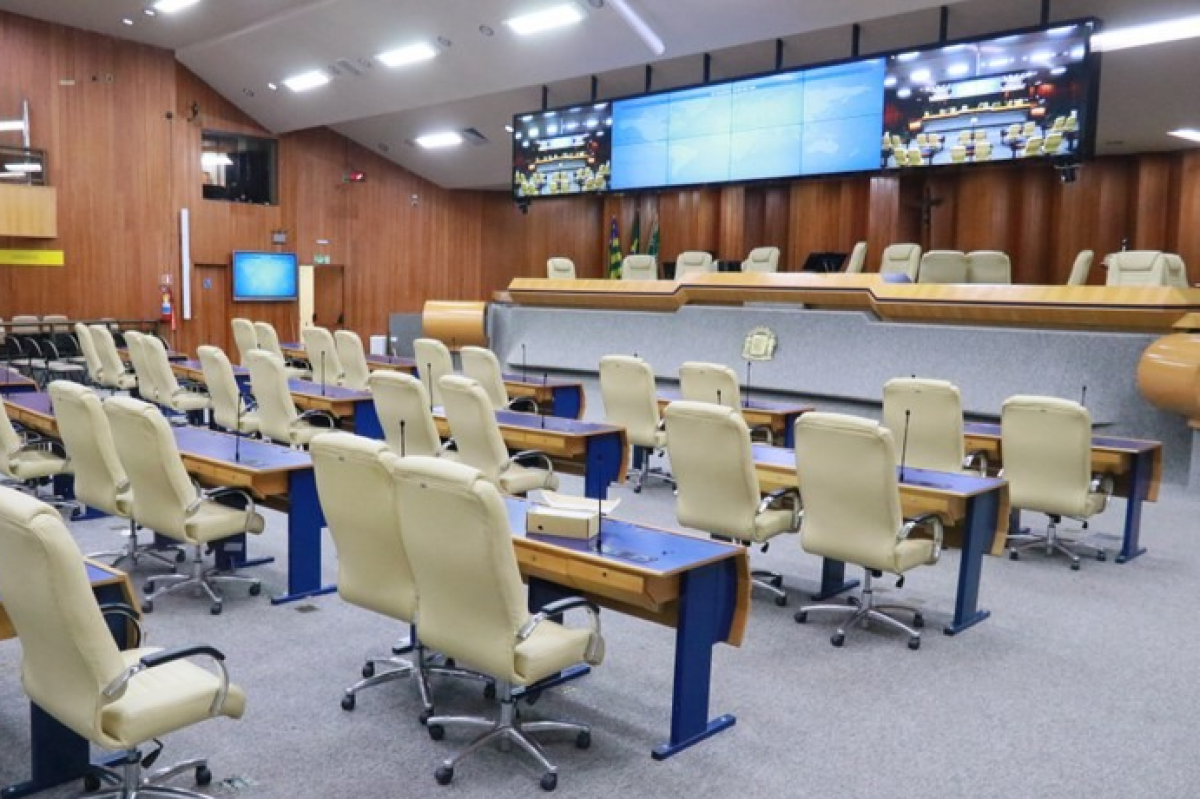 Vereadores de Goiânia aprovam regalias enquanto Executivo prega austeridade