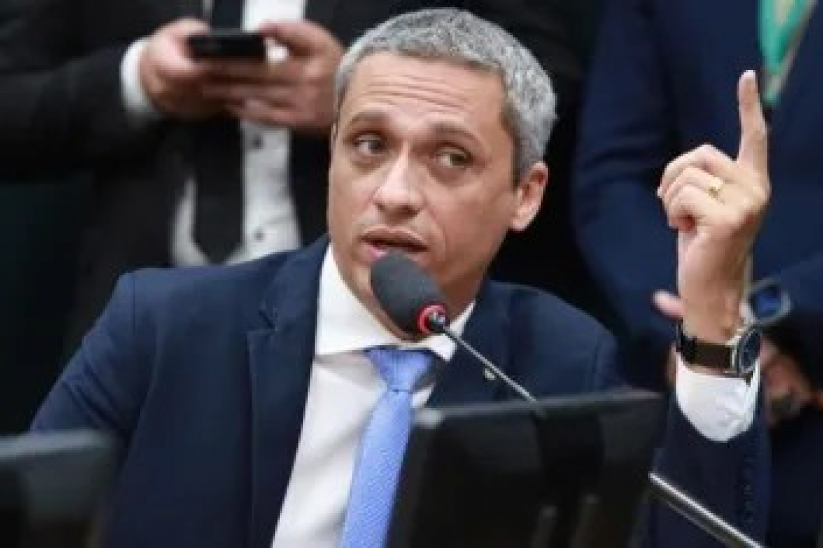 Após indiciamento pela PF, Gustavo Gayer nega desvio de verbas parlamentares